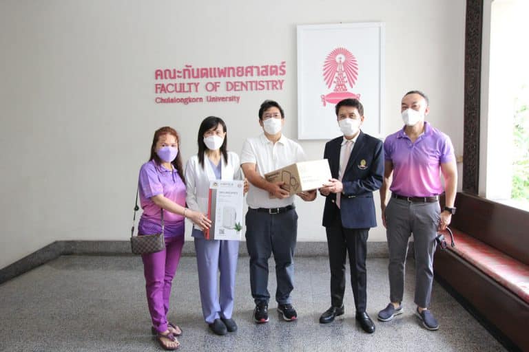 9 มิถุนายน 2565 : คณะทันตแพทยศาสตร์ จุฬาฯ รับมอบเครื่องมือครุภัณฑ์ จาก นิสิตเก่าทันตแพทย์ รุ่นที่ 44 และรุ่นที่ 45