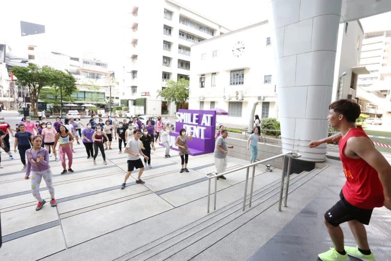 27 เมษายน 2565 : คณะทันตแพทยศาสตร์ จุฬาฯ จัดโครงการ Healthy work & Healthy Life กิจกรรมเต้นซุมบ้า