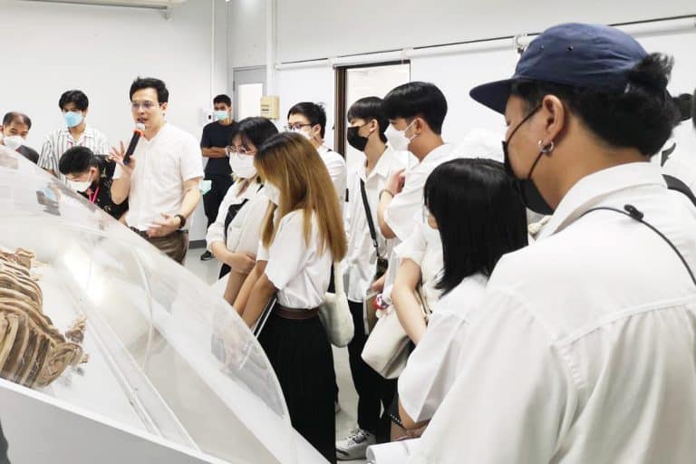 5 ตุลาคม 2565 : คณะศิลปกรรมศาสตร์ มหาวิทยาลัยศรีนครินทรวิโรฒ เข้าเยี่ยมชมพิพิธภัณฑ์ของคณะทันตแพทยศาสตร์