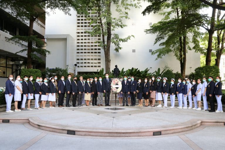 18 กรกฎาคม 2565 : คณะทันตแพทยศาสตร์ จุฬาฯ จัดพิธีวางพวงมาลา “ วันคล้ายวันสวรรคตสมเด็จพระศรีนครินทราบรมราชชนนี ” วันที่ 18 กรกฎาคม 2565