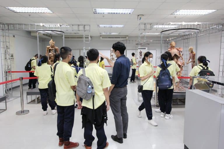 8 กรกฎาคม 2565 : โรงเรียนเบญจมราชูทิศ จ.จันทบุรี เข้าเยี่ยมชมพิพิธภัณฑ์ของคณะทันตแพทยศาสตร์