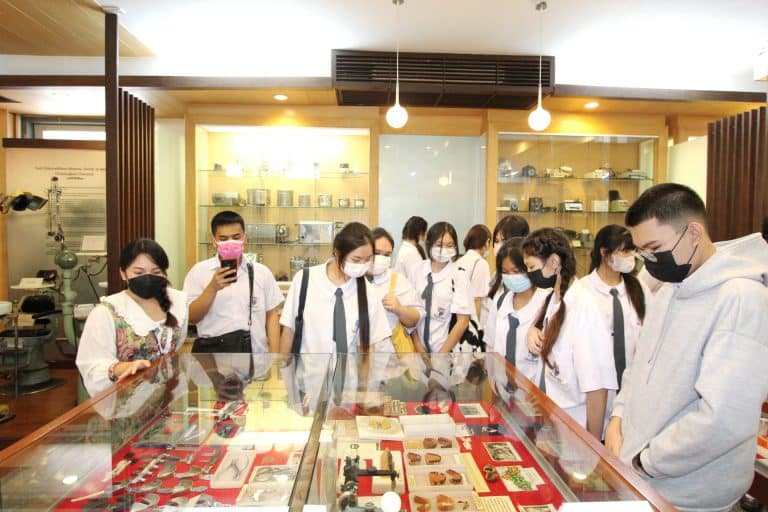 14 พฤศจิกายน 2565 : โรงเรียนสารสาสน์วิเทศบางบัวทอง จ.นนทบุรี เข้าเยี่ยมชมพิพิธภัณฑ์ของคณะทันตแพทยศาสตร์