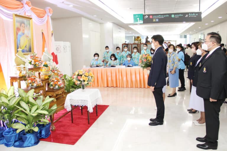 คณะทันตแพทยศาสตร์ จุฬาฯ ร่วมลงนามถวายพระพรสมเด็จพระเจ้าลูกเธอ เจ้าฟ้าพัชรกิติยาภา นเรนทิราเทพยวดี กรมหลวงราชสาริณีสิริพัชร มหาวัชรราชธิดา เมื่อวันศุกร์ที่ 16 ธันวาคม 2565 โดย ศ.ทพ.ดร.พรชัย จันศิษย์ยานนท์ คณบดี คณะทันตแพทยศาสตร์ จุฬาลงกรณ์มหาวิทยาลัย พร้อมด้วยคณะผู้บริหาร คณาจารย์ และบุคลากร