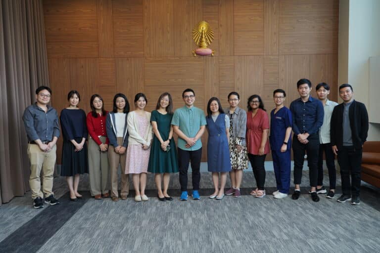 Assistant Professor Nicholas Tong from the University of British Columbia delivered a special lecture to the Geriatric Dentistry program and met with the Dean.