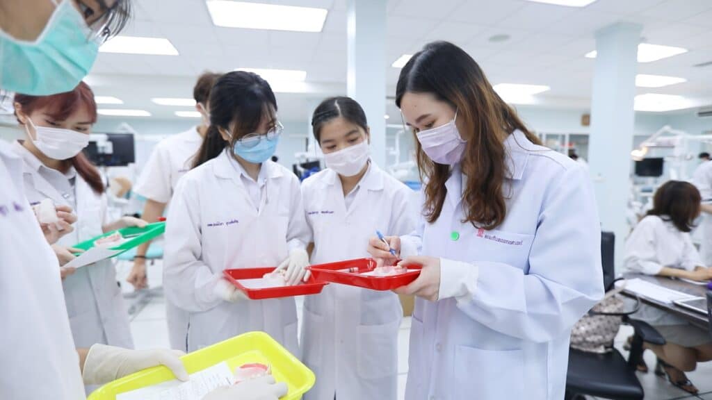 ภาพการเรียนการสอนและอุปกรณ์ 008 คณะทันตแพทยศาสตร์ จุฬาลงกรณ์มหาวิทยาลัย