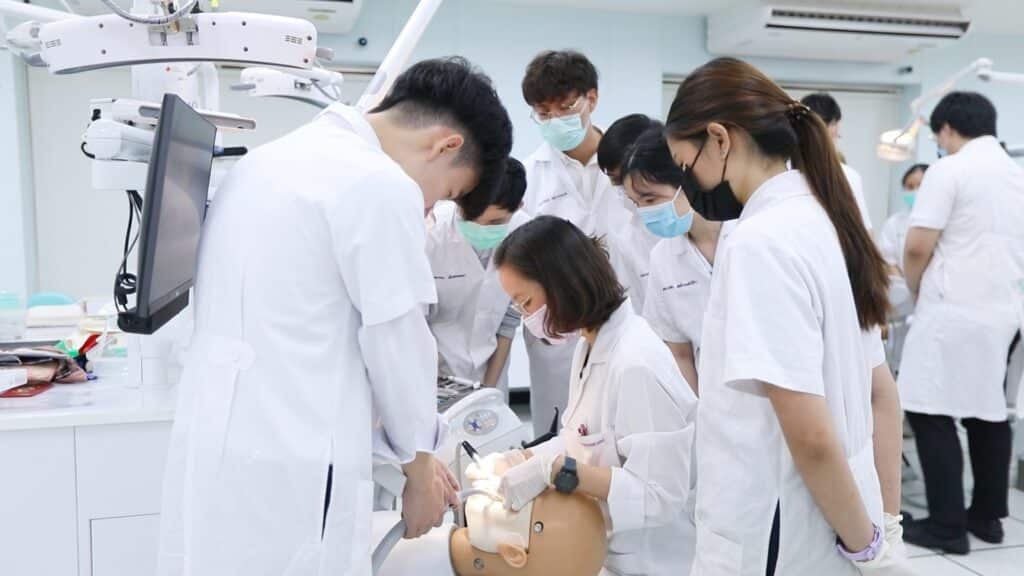 ภาพการเรียนการสอนและอุปกรณ์ 024 คณะทันตแพทยศาสตร์ จุฬาลงกรณ์มหาวิทยาลัย