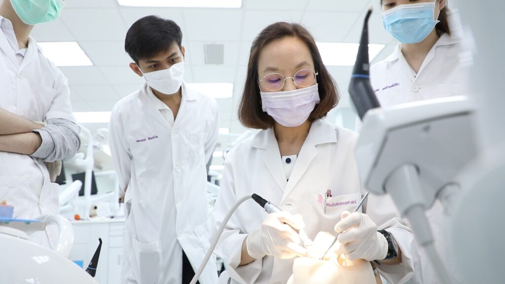 ภาพการเรียนการสอนและอุปกรณ์ 122 คณะทันตแพทยศาสตร์ จุฬาลงกรณ์มหาวิทยาลัย