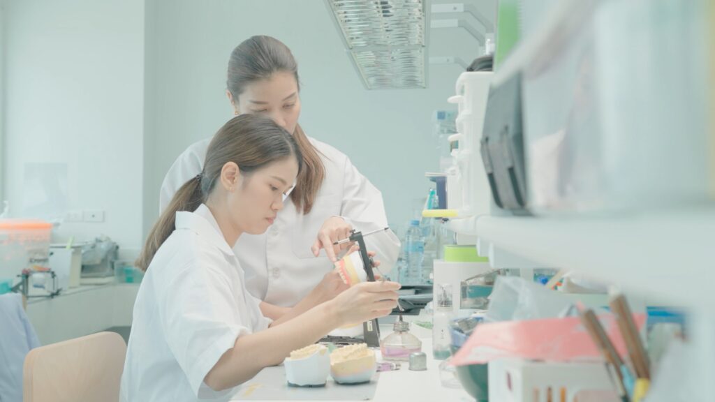 ภาพวิจัย 16 คณะทันตแพทยศาสตร์ จุฬาลงกรณ์มหาวิทยาลัย